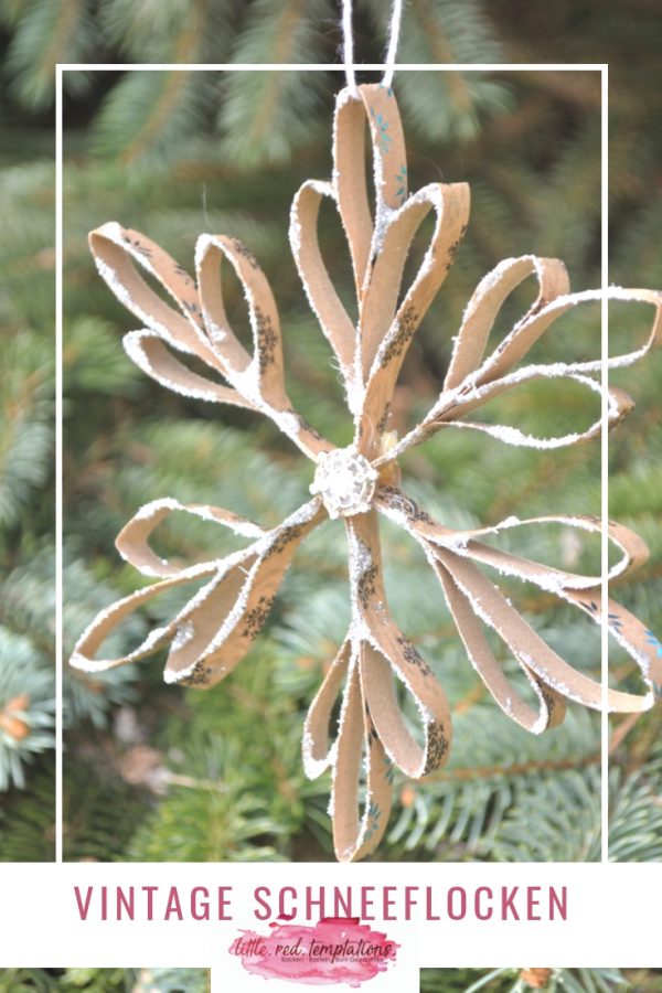 Ein wenig Vintage-Look: Schneeflocken aus Papier sind ein echter Blickfang um den Tannenbaum zu schmücken. Auf dem Blog zeige ich dir, wie du ganz einfach diese Schneeflocken nachbasteln kannst. Die DIY-Idee ist einfach und sieht total schön aus.