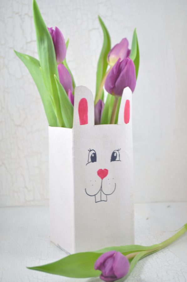 Upcycling: Osterhasen-Vase aus Tetrapack - schnelle Bastelidee für Ostern mit Kindern 