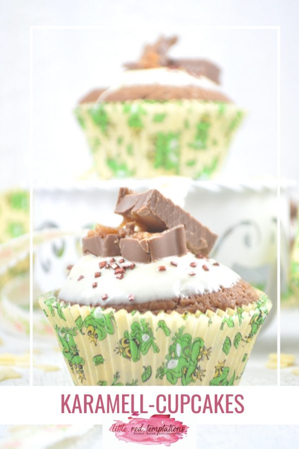 Total lecker sind diese schnell gemachten Cupcakes mit Schokoriegeln. Das Rezept für die Karamell-Cupcakes findest du auf dem Blog. 