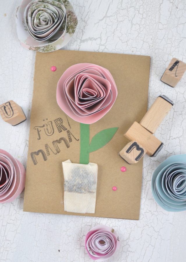 Eine Muttertagskarte gehört doch einfach zum Muttertag dazu. Heute zeige ich dir eine einfache Idee, wie du eine tolle Karte basteln kannst. Super für Kinder! Und sogar mit Blumensamen darin! Die Anleitung ist schnell umzusetzen. 