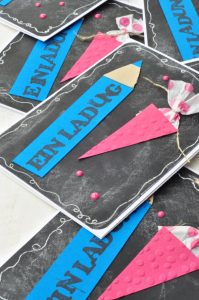 Karten basteln zur Einschulung: DIY Idee für Einschulungskarten im Chalklook. Da kann der erste Schultag kommen!