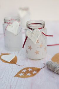 Herbstliches Windlicht - einfach und schnell zu machen ist diese DIY-Idee. Eine feine und schnelle Dekoidee.